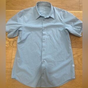 Lululemon Men's Light Blue Short Sleeve button down Shirt size S EUC
